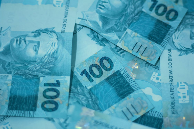 Dinheiro em espécie, como escolher o melhor empréstimo para negativado